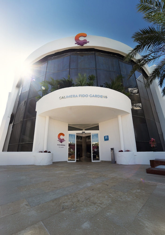 Hotel Calimera Fido Gardens — Hotel building in Cala d´Or, Balearic Islands