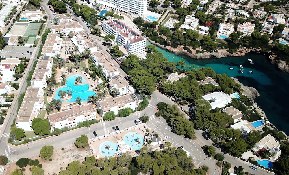 Hotel Calimera Fido Gardens — Hotel building in Cala d´Or, Balearic Islands