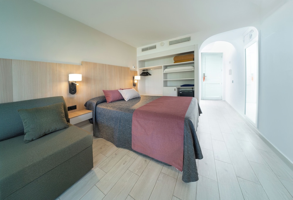 Hotel Calimera Fido Gardens — Hotel rooms in Cala d´Or, Balearic Islands