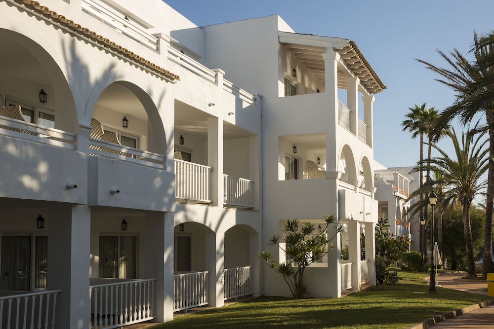 Hotel Calimera Fido Gardens — Hotel building in Cala d´Or, Balearic Islands