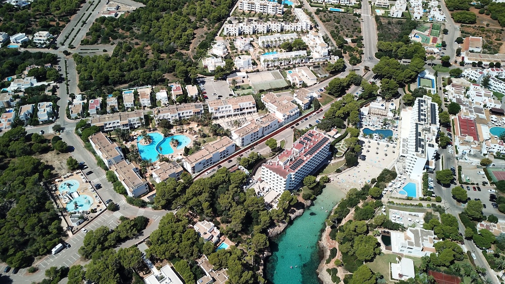 Hotel Calimera Fido Gardens — Hotel building in Cala d´Or, Balearic Islands