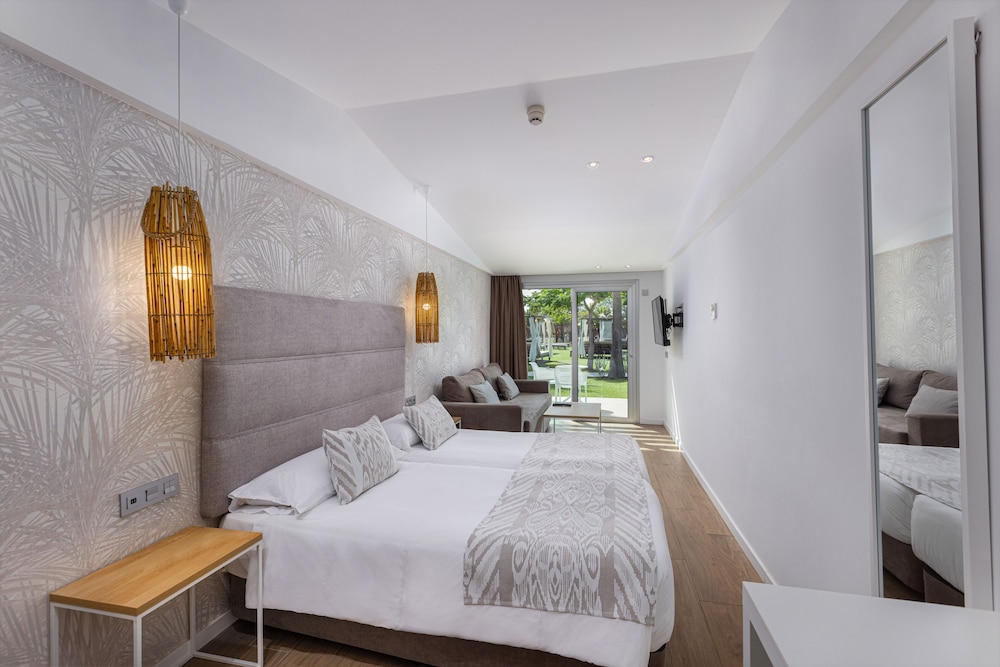 Kumara Serenoa by Lopesan Hotels — Hotel rooms in Maspalomas, Canary Islands