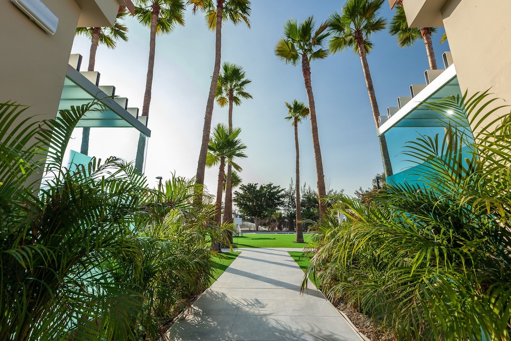 Kumara Serenoa by Lopesan Hotels — Hotel building in Maspalomas, Canary Islands