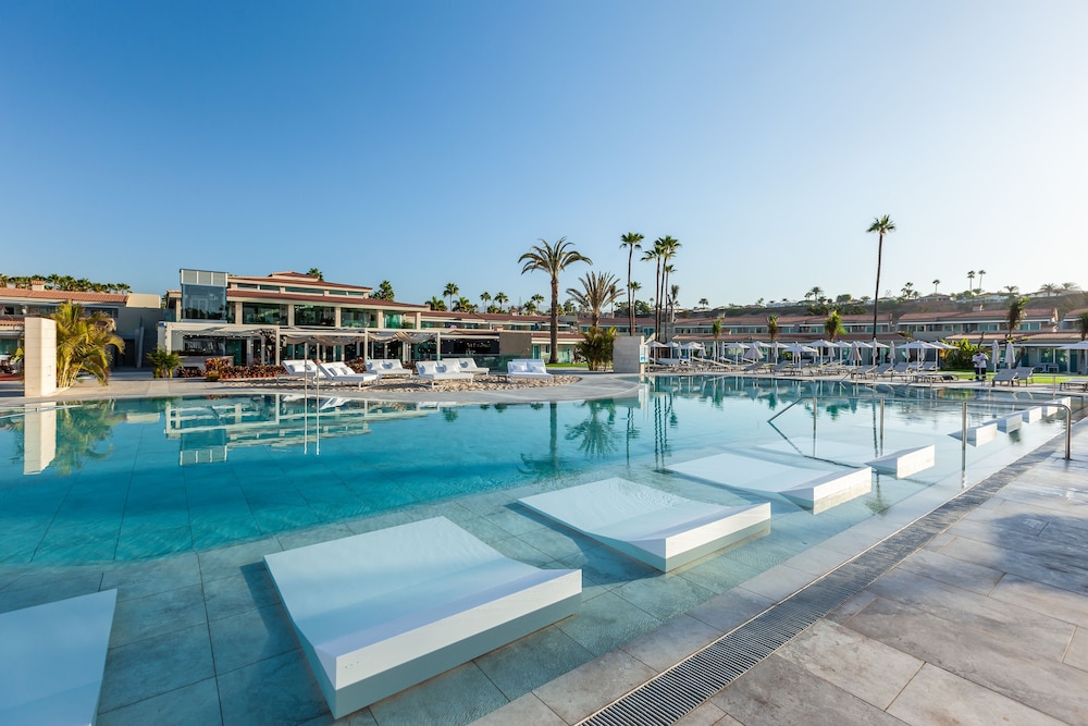 Kumara Serenoa by Lopesan Hotels — Swimming pool in Maspalomas, Canary Islands