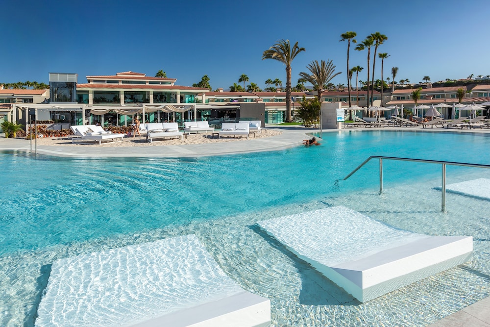 Kumara Serenoa by Lopesan Hotels — Swimming pool in Maspalomas, Canary Islands