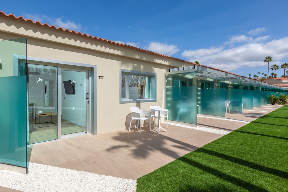 Kumara Serenoa by Lopesan Hotels — Swimming pool in Maspalomas, Canary Islands