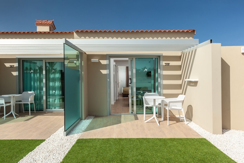 Kumara Serenoa by Lopesan Hotels — Swimming pool in Maspalomas, Canary Islands