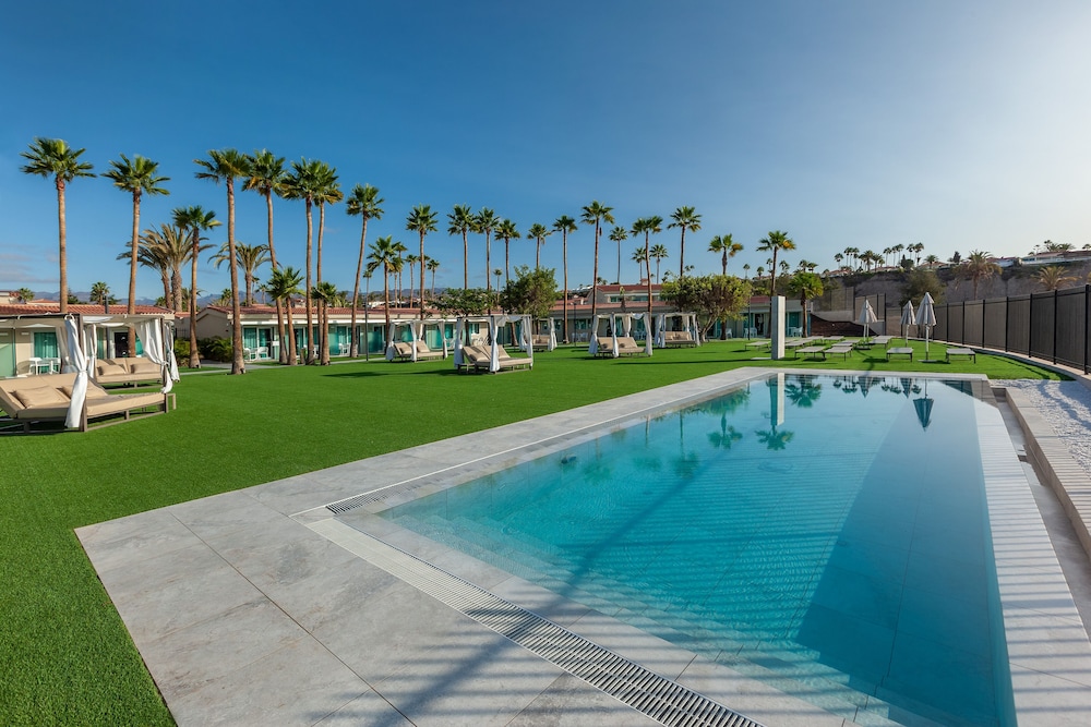 Kumara Serenoa by Lopesan Hotels — Swimming pool in Maspalomas, Canary Islands