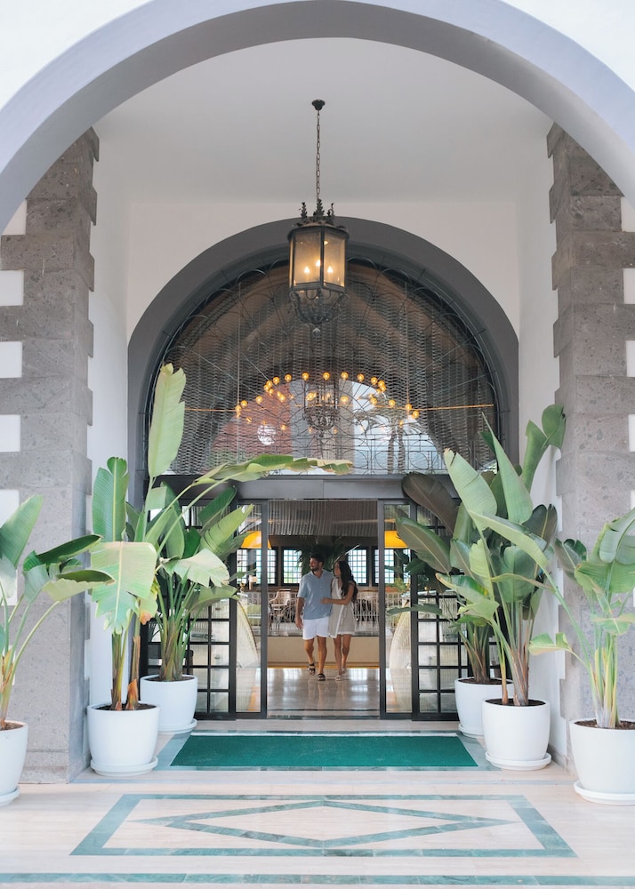 Bahia Principe Escape Tenerife – Hyatt Inclusive Collection — Hotel building in Playa Paraiso, Canary Islands