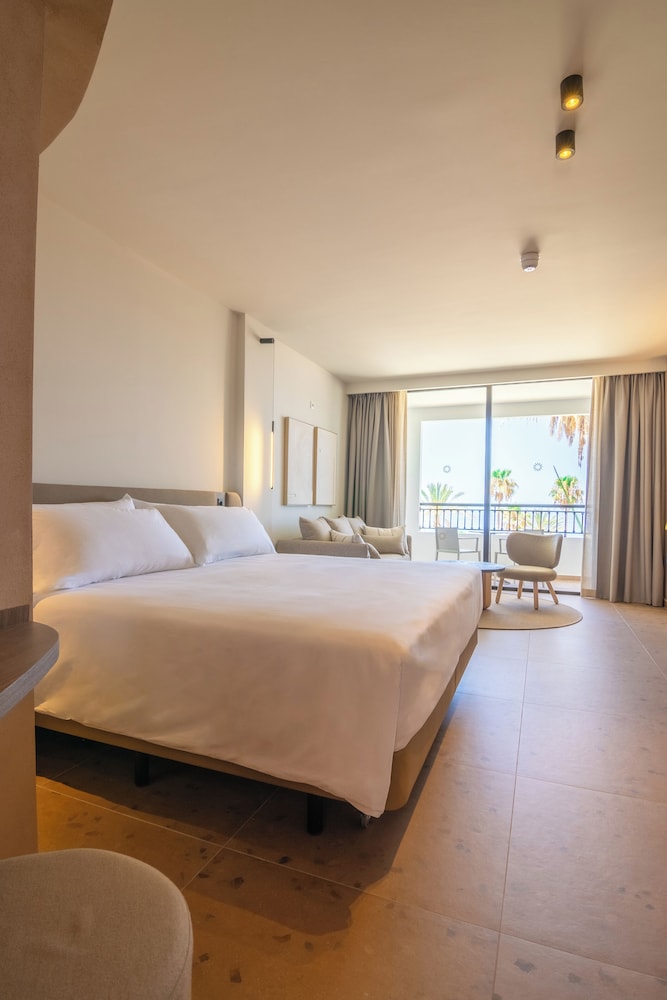 Bahia Principe Escape Tenerife – Hyatt Inclusive Collection — Hotel rooms in Playa Paraiso, Canary Islands