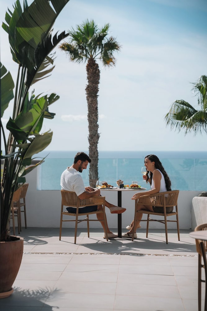 Bahia Principe Escape Tenerife – Hyatt Inclusive Collection — Restaurant & bars in Playa Paraiso, Canary Islands