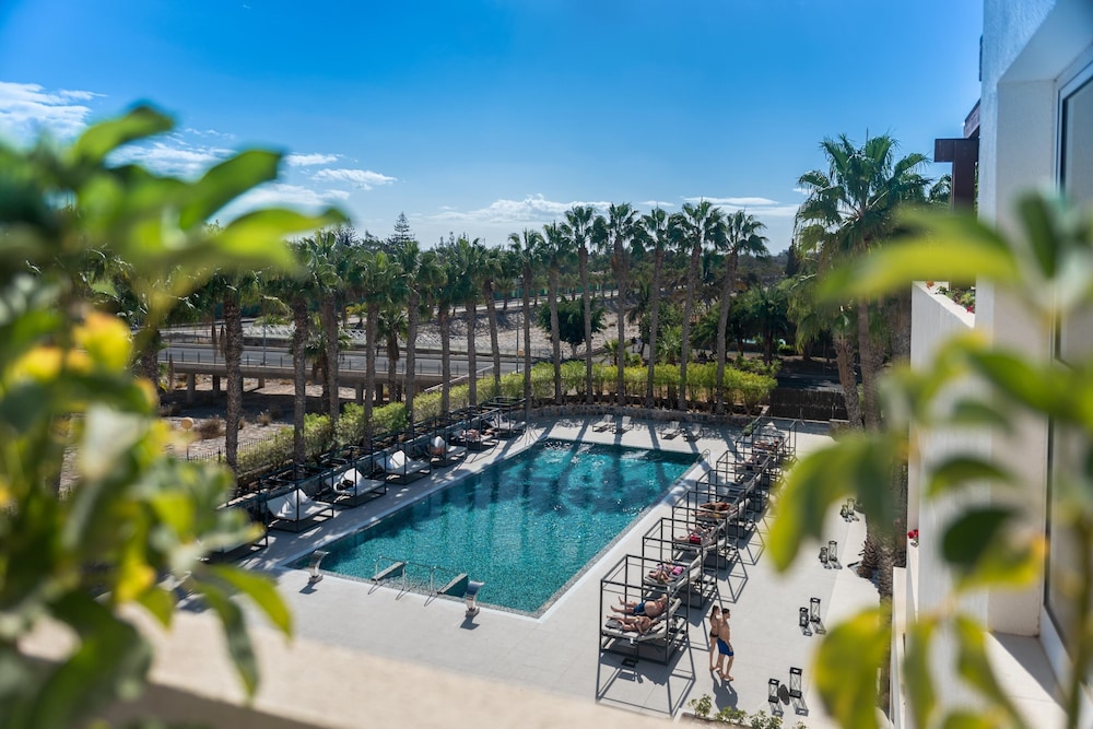 Hotel Maspalomas Princess-All Inclusive — Swimming pool in Maspalomas, Canary Islands