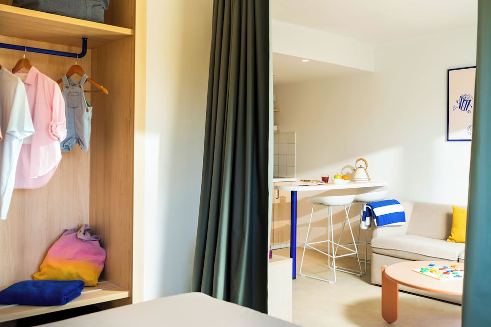 Coral Star Hotel & Apartments — Hotel rooms in San Antonio, Balearic Islands