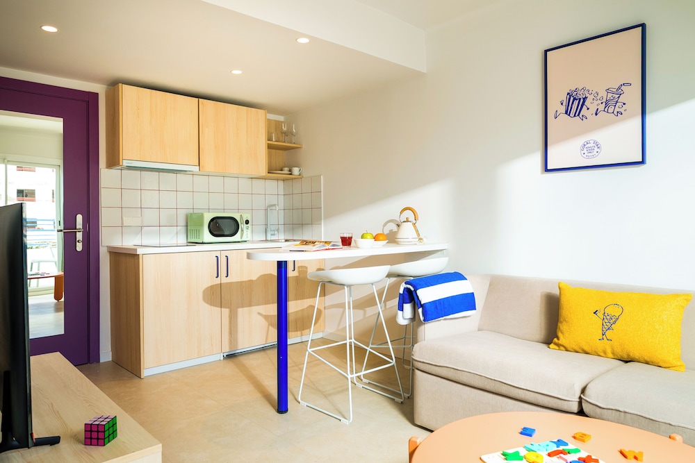 Coral Star Hotel & Apartments — Hotel rooms in San Antonio, Balearic Islands