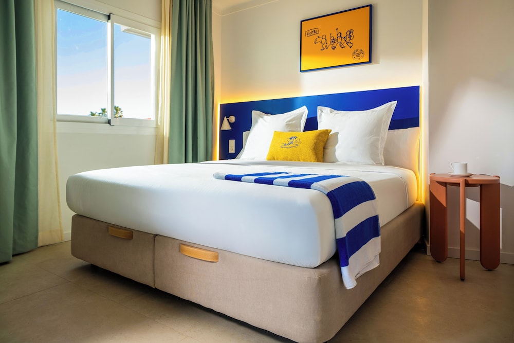 Coral Star Hotel & Apartments — Hotel rooms in San Antonio, Balearic Islands
