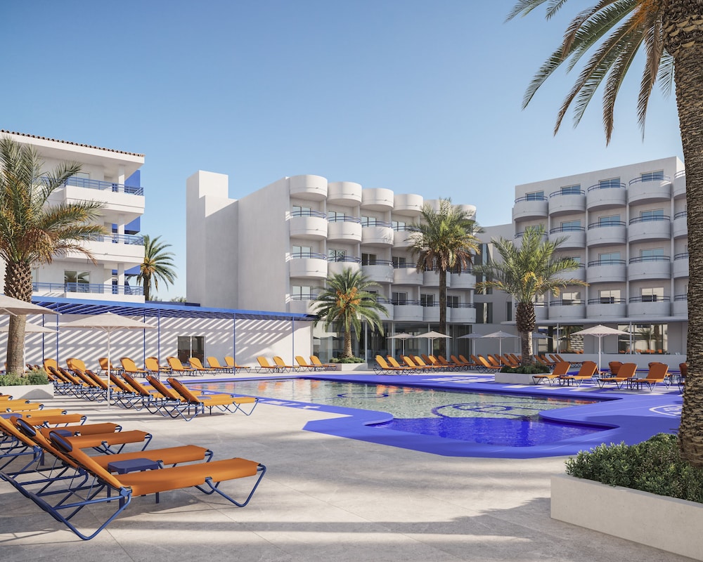 Coral Star Hotel & Apartments — Swimming pool in San Antonio, Balearic Islands