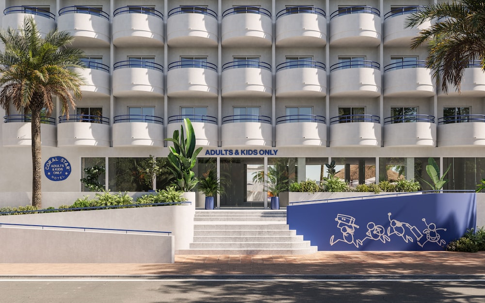 Coral Star Hotel & Apartments — Hotel building in San Antonio, Balearic Islands