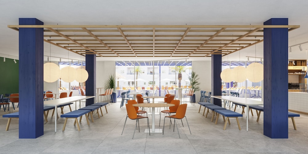Coral Star Hotel & Apartments — Restaurant & bars in San Antonio, Balearic Islands