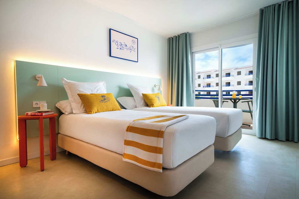 Coral Star Hotel & Apartments — Hotel rooms in San Antonio, Balearic Islands
