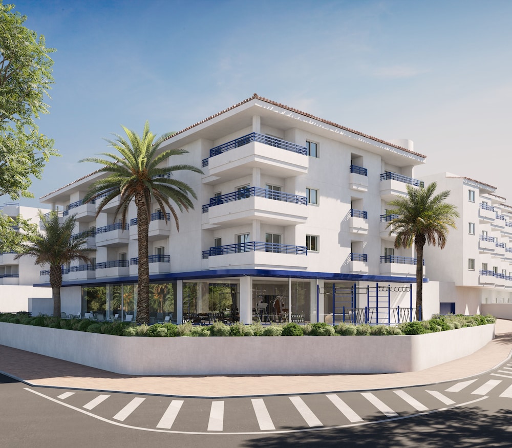 Coral Star Hotel & Apartments — Hotel building in San Antonio, Balearic Islands