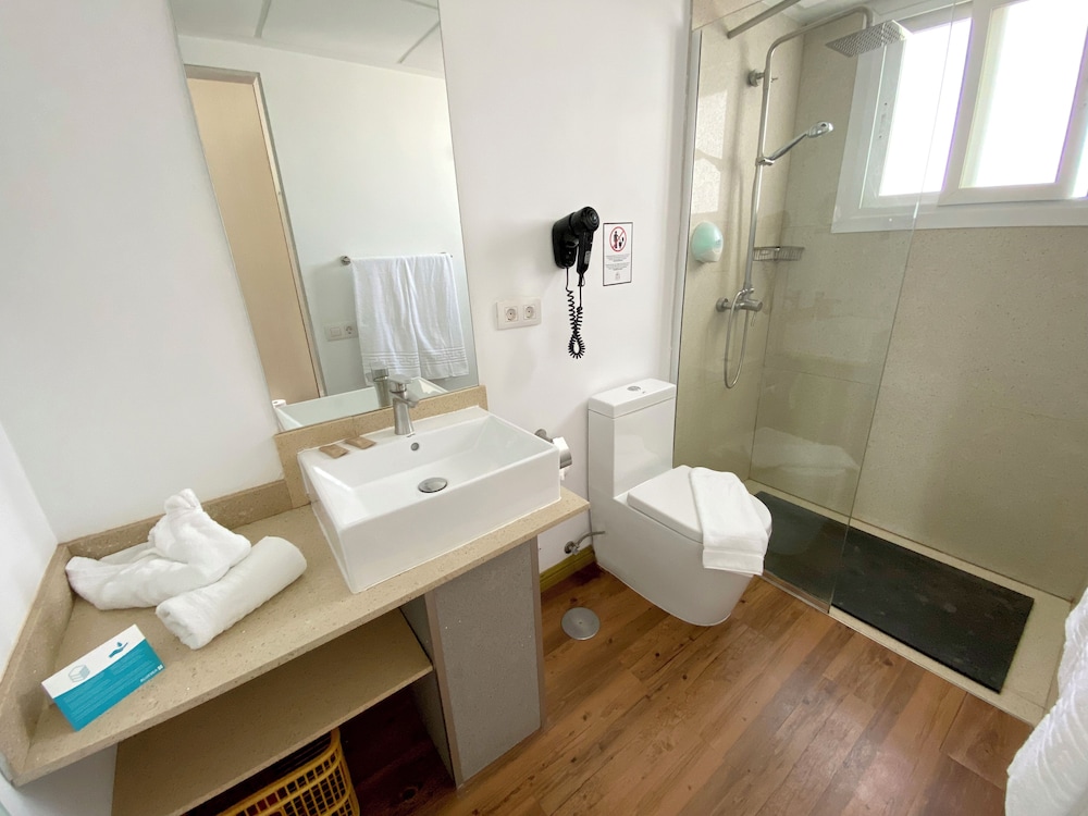 Hotel Plaza Palmeras — Hotel rooms in Puerto del Carmen, Canary Islands