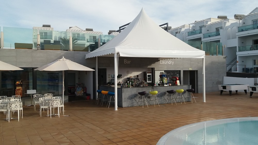 Hotel Plaza Palmeras — Restaurant & bars in Puerto del Carmen, Canary Islands