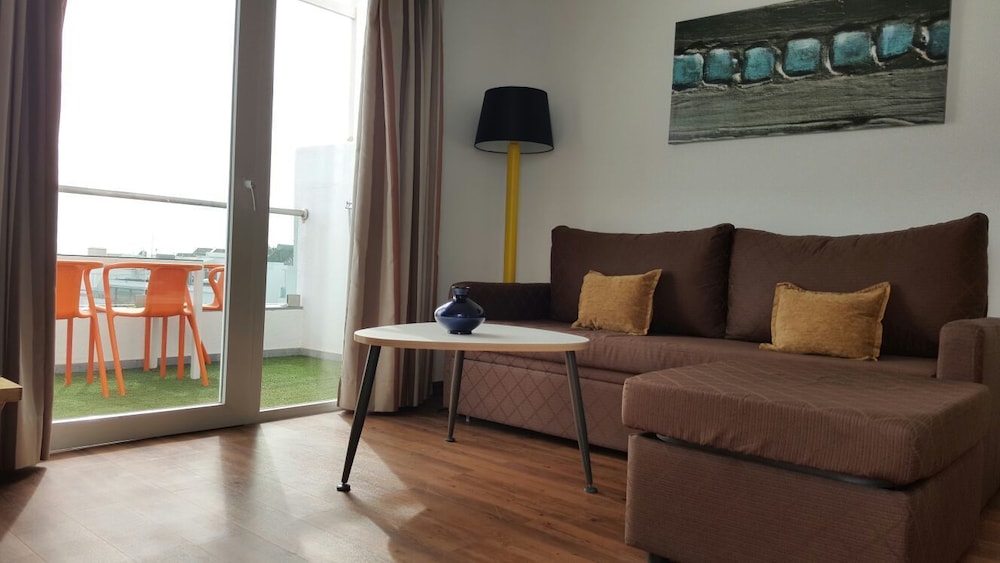 Hotel Plaza Palmeras — Hotel rooms in Puerto del Carmen, Canary Islands