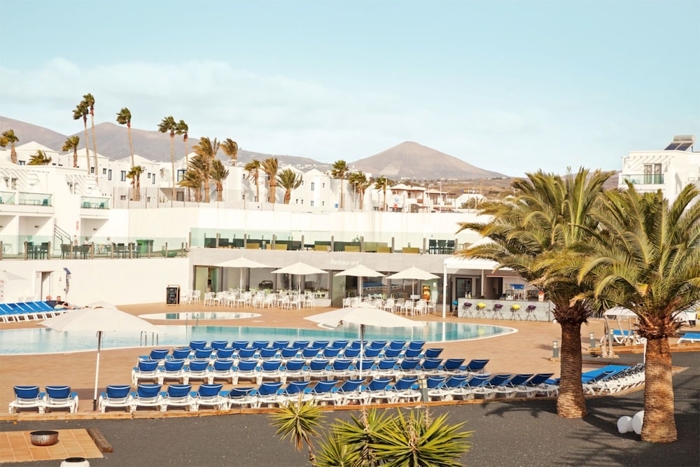 Hotel Plaza Palmeras — Swimming pool in Puerto del Carmen, Canary Islands