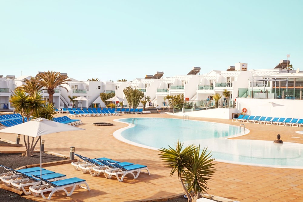 Hotel Plaza Palmeras — Swimming pool in Puerto del Carmen, Canary Islands