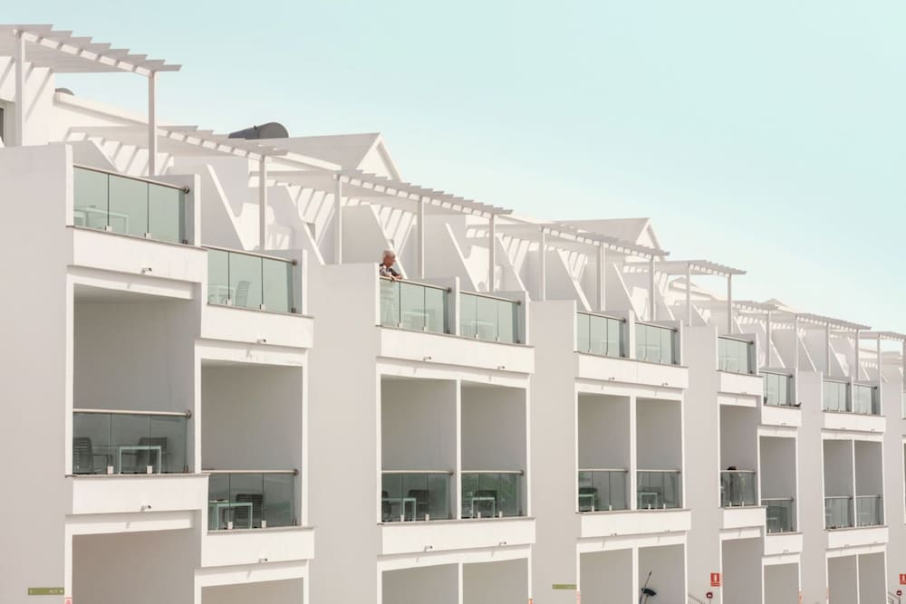 Hotel Plaza Palmeras — Hotel building in Puerto del Carmen, Canary Islands