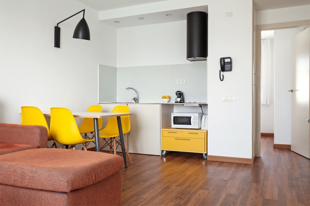 Hotel Plaza Palmeras — Hotel rooms in Puerto del Carmen, Canary Islands
