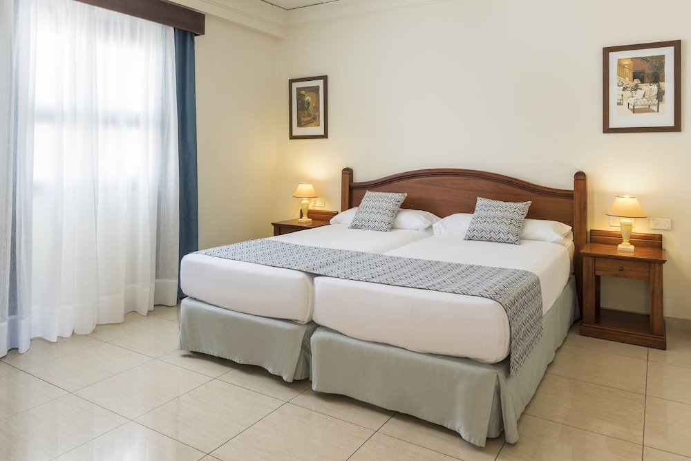 Marylanza Suites & Spa — Hotel rooms in Playa de las Americas, Canary Islands