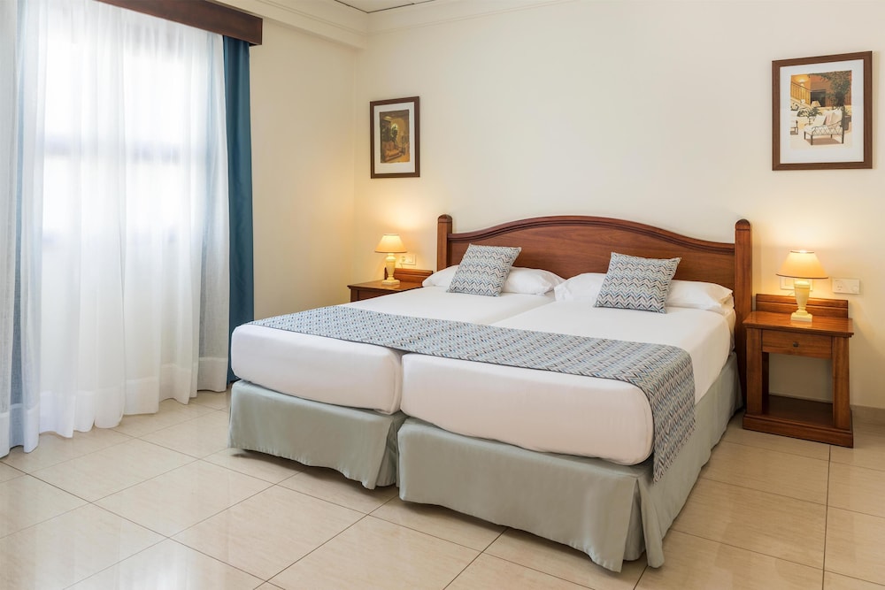 Marylanza Suites & Spa — Hotel rooms in Playa de las Americas, Canary Islands