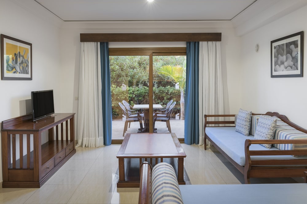 Marylanza Suites & Spa — Hotel rooms in Playa de las Americas, Canary Islands