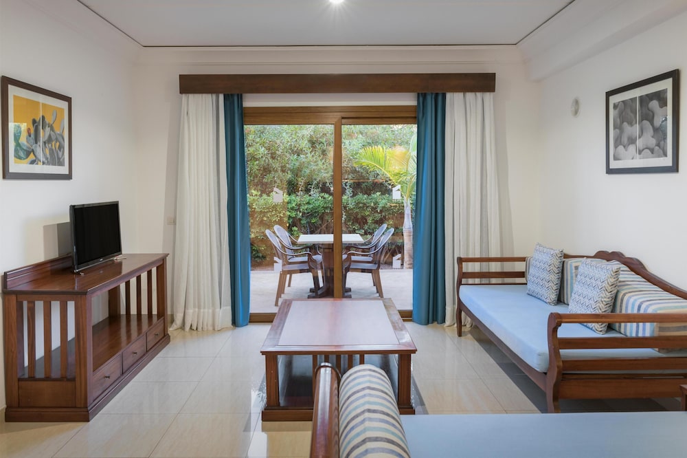 Marylanza Suites & Spa — Hotel rooms in Playa de las Americas, Canary Islands
