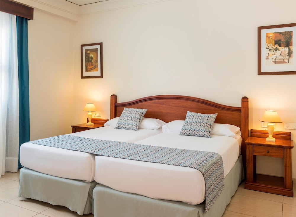 Marylanza Suites & Spa — Hotel rooms in Playa de las Americas, Canary Islands