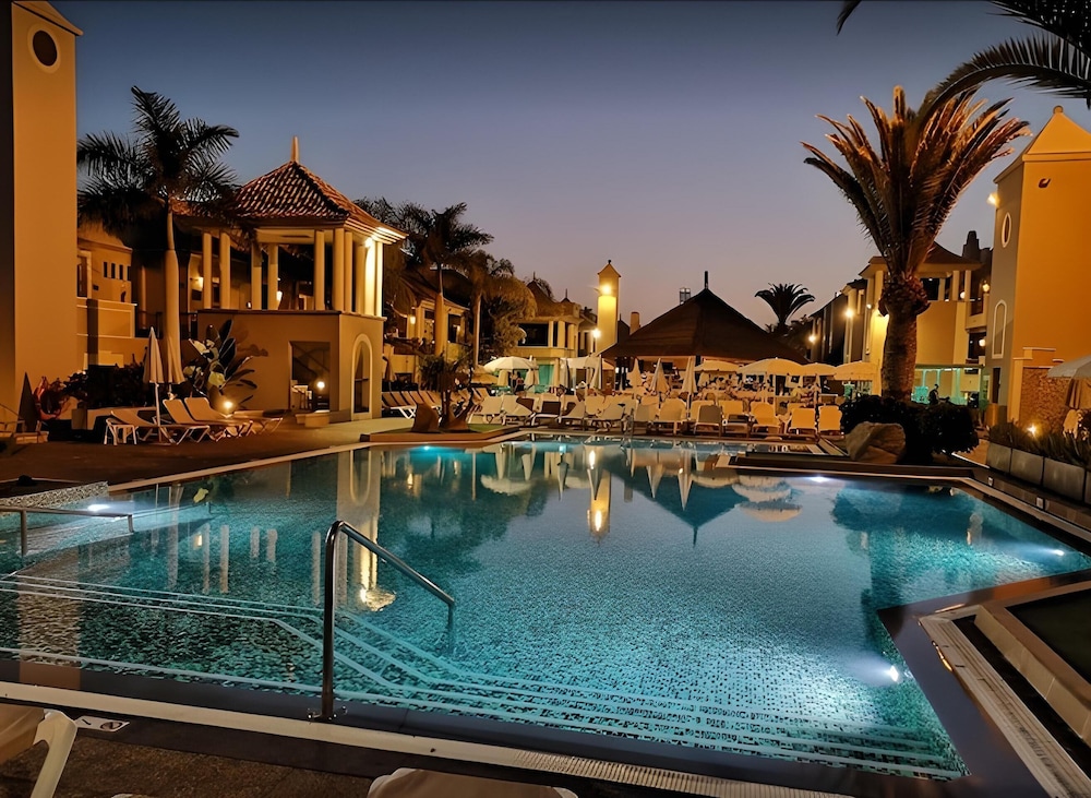 Marylanza Suites & Spa — Swimming pool in Playa de las Americas, Canary Islands