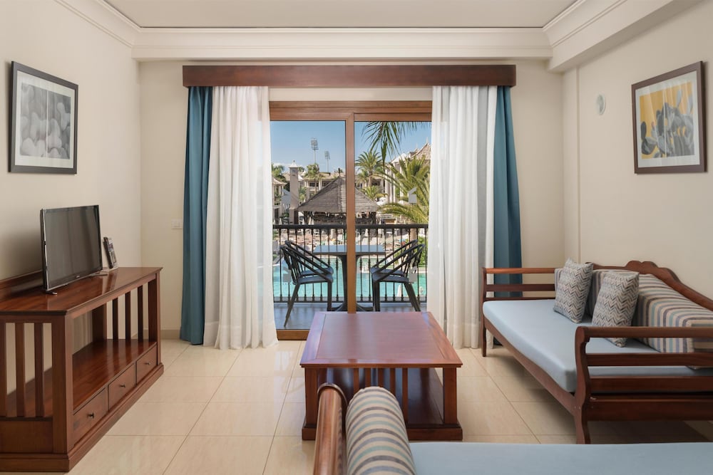 Marylanza Suites & Spa — Hotel rooms in Playa de las Americas, Canary Islands