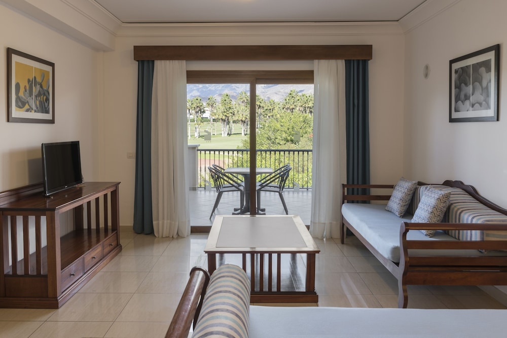 Marylanza Suites & Spa — Hotel rooms in Playa de las Americas, Canary Islands