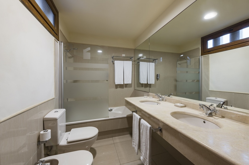 Marylanza Suites & Spa — Hotel rooms in Playa de las Americas, Canary Islands