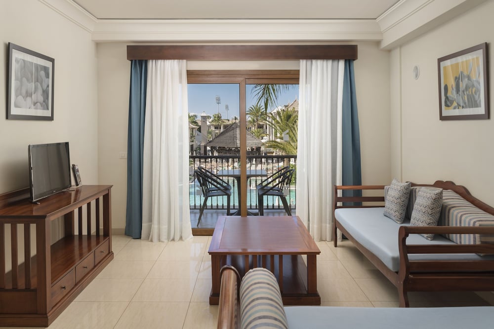Marylanza Suites & Spa — Hotel rooms in Playa de las Americas, Canary Islands