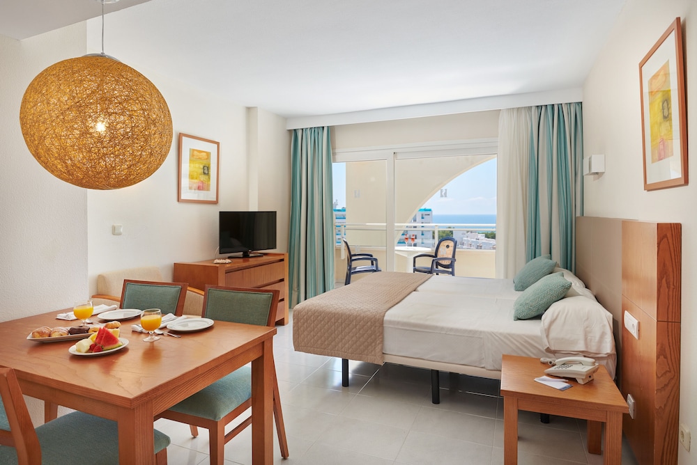 Hipotels Coma Gran Aparthotel — Hotel rooms in Sa Coma, Balearic Islands