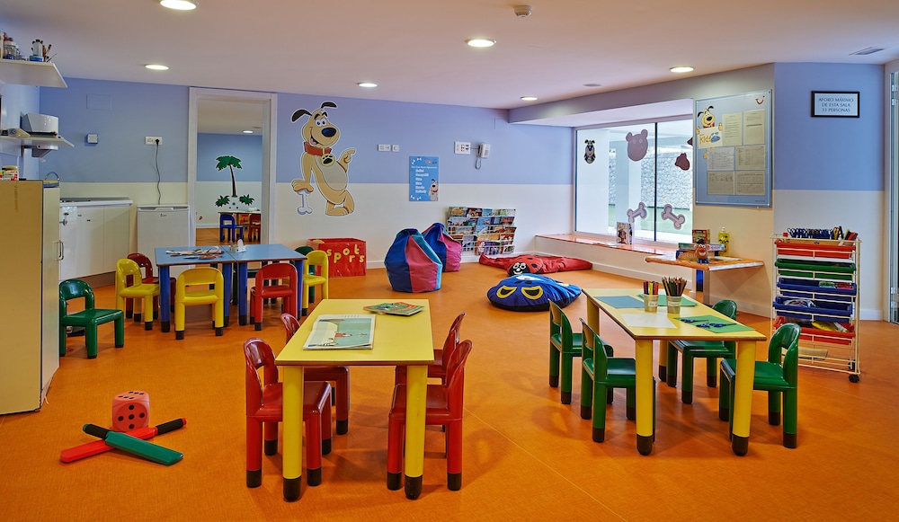 Hipotels Coma Gran Aparthotel — Attractions for children in Sa Coma, Balearic Islands