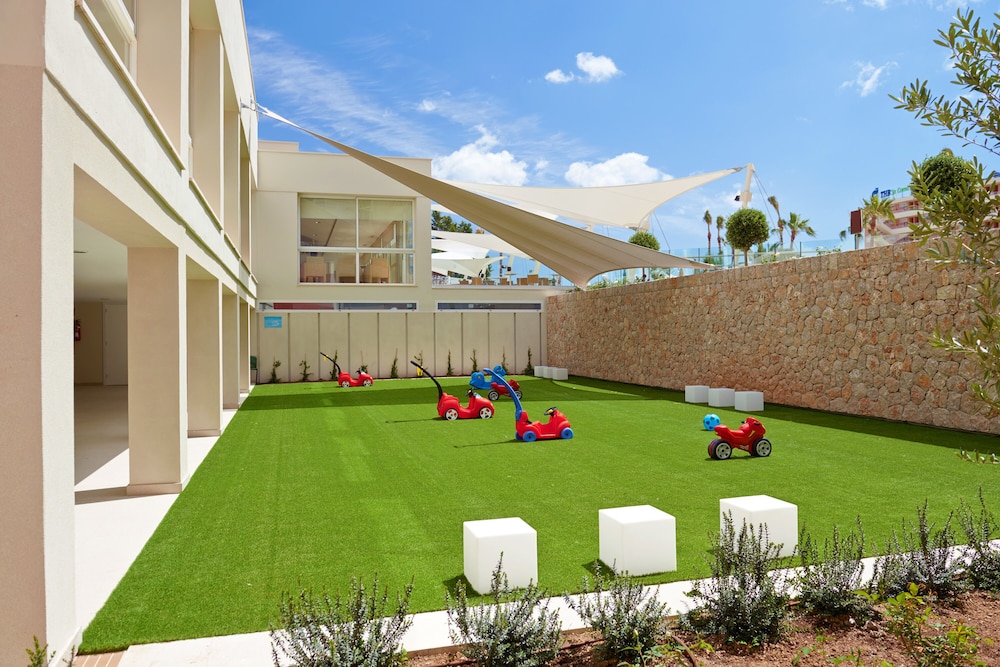 Hipotels Coma Gran Aparthotel — Attractions for children in Sa Coma, Balearic Islands