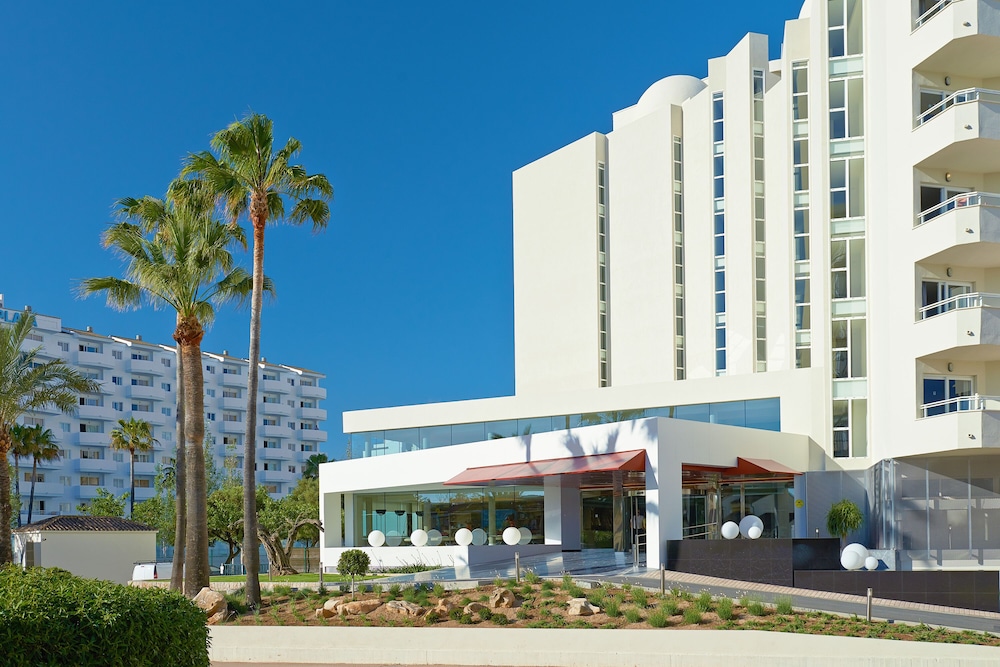 Hipotels Coma Gran Aparthotel — Hotel building in Sa Coma, Balearic Islands