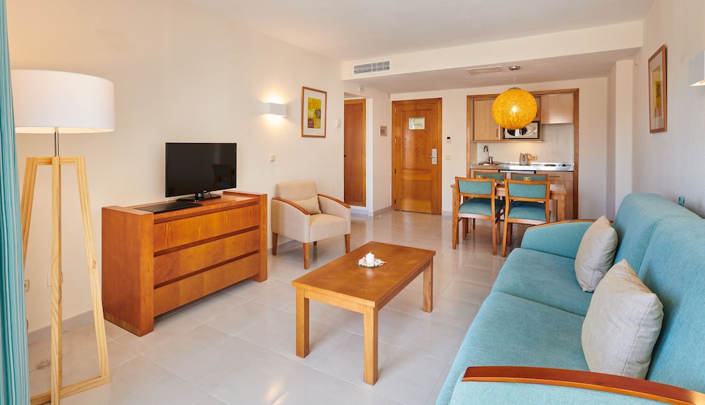 Hipotels Coma Gran Aparthotel — Hotel rooms in Sa Coma, Balearic Islands