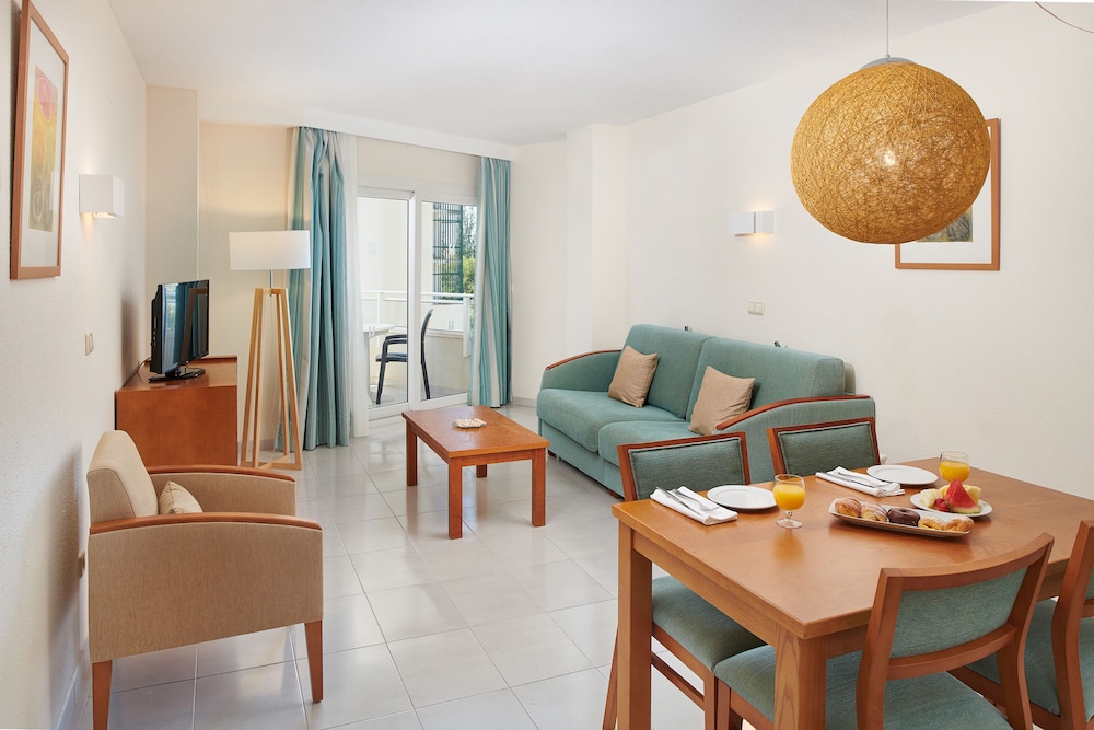 Hipotels Coma Gran Aparthotel — Hotel rooms in Sa Coma, Balearic Islands