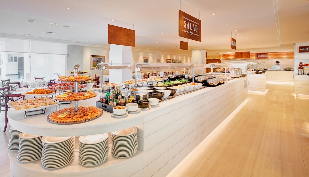 Hipotels Coma Gran Aparthotel — Restaurant & bars in Sa Coma, Balearic Islands