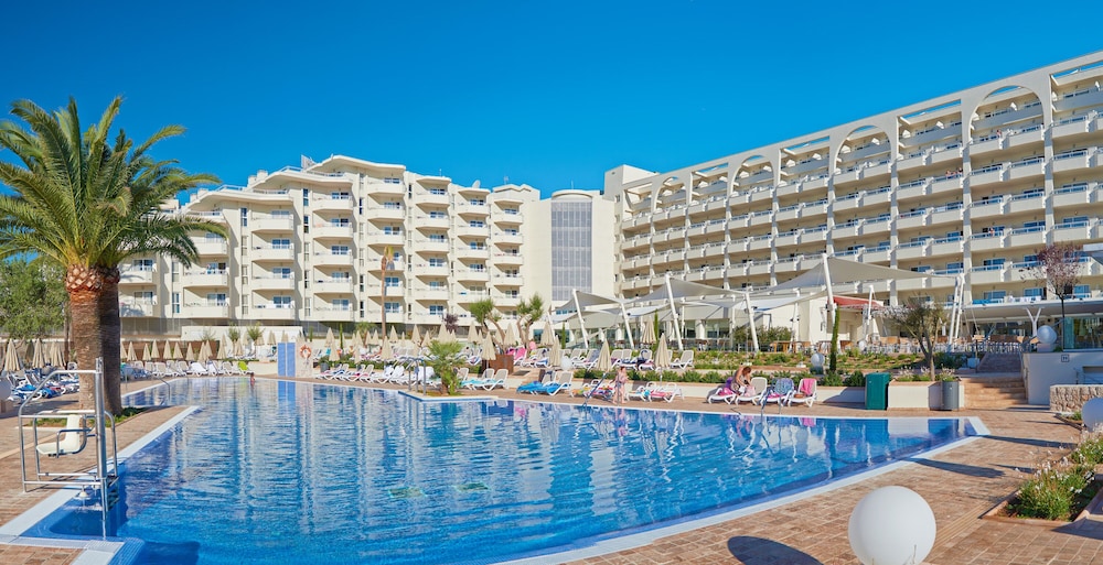 Hipotels Coma Gran Aparthotel — Main photo in Sa Coma, Balearic Islands