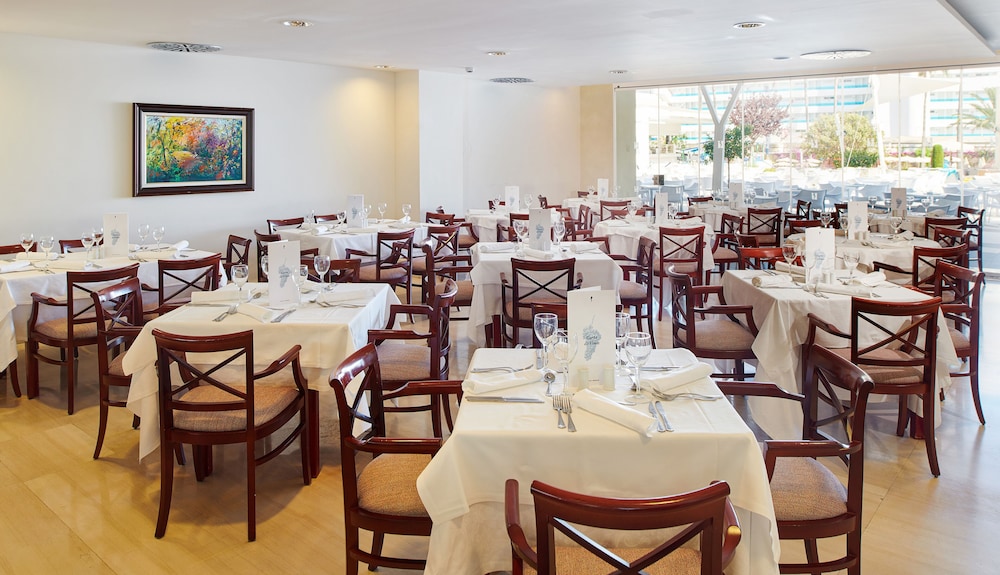 Hipotels Coma Gran Aparthotel — Restaurant & bars in Sa Coma, Balearic Islands